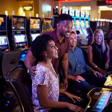 Filipino player selecting a bingo room on the 555bmw mobile platform